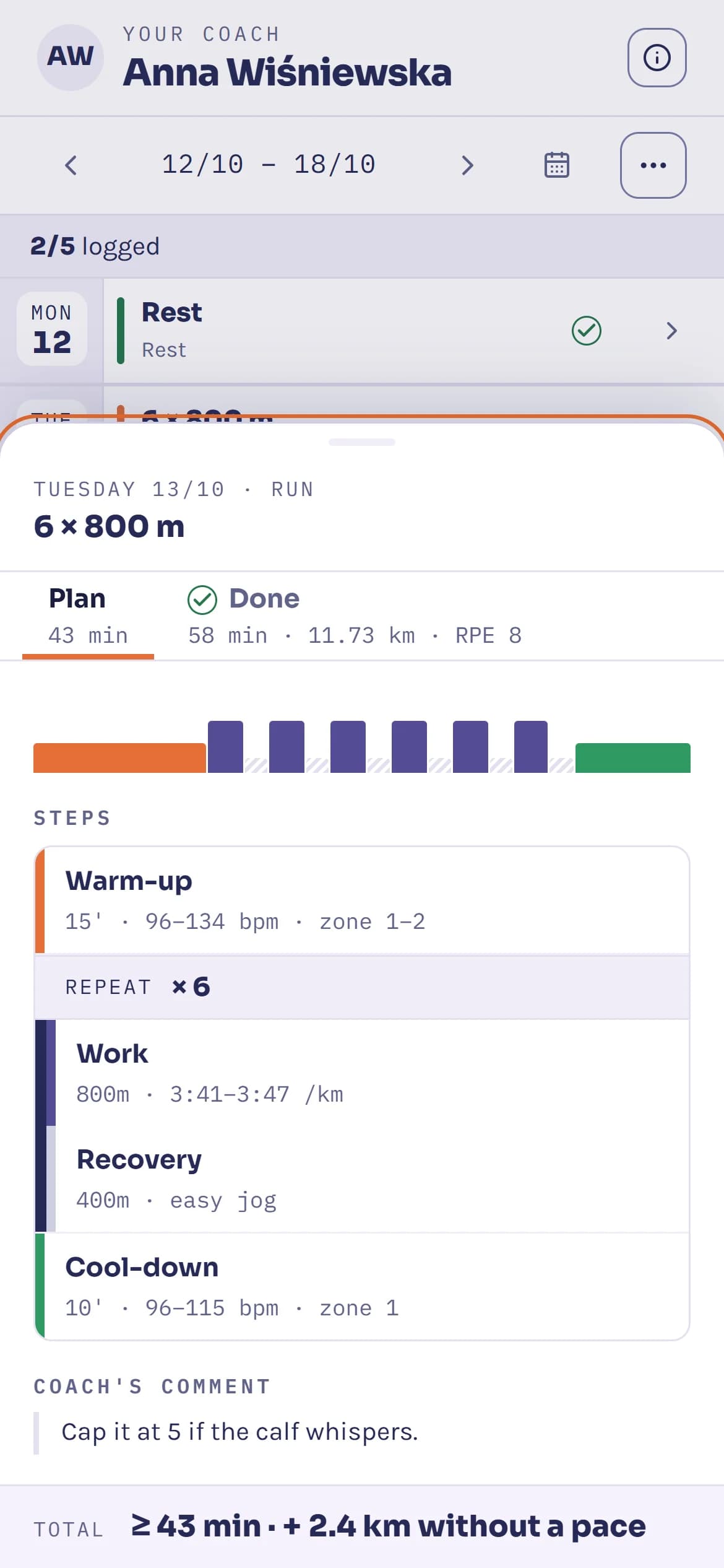 A session on the athlete's phone: its steps, paces and the coach's comment